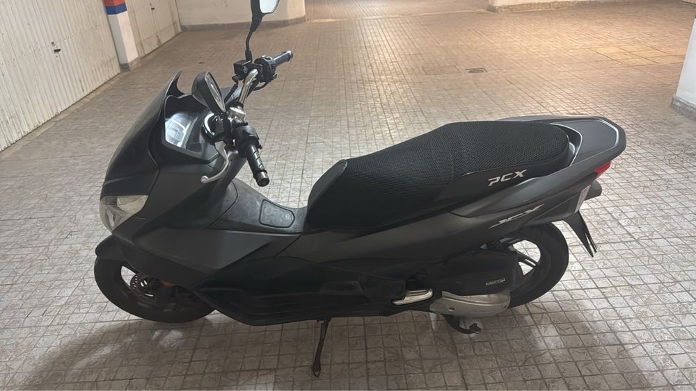 Honda pcx 125.