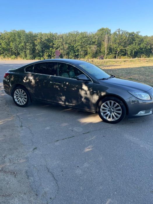 Продаю власний офіційний Opel Insignia в кузові седан