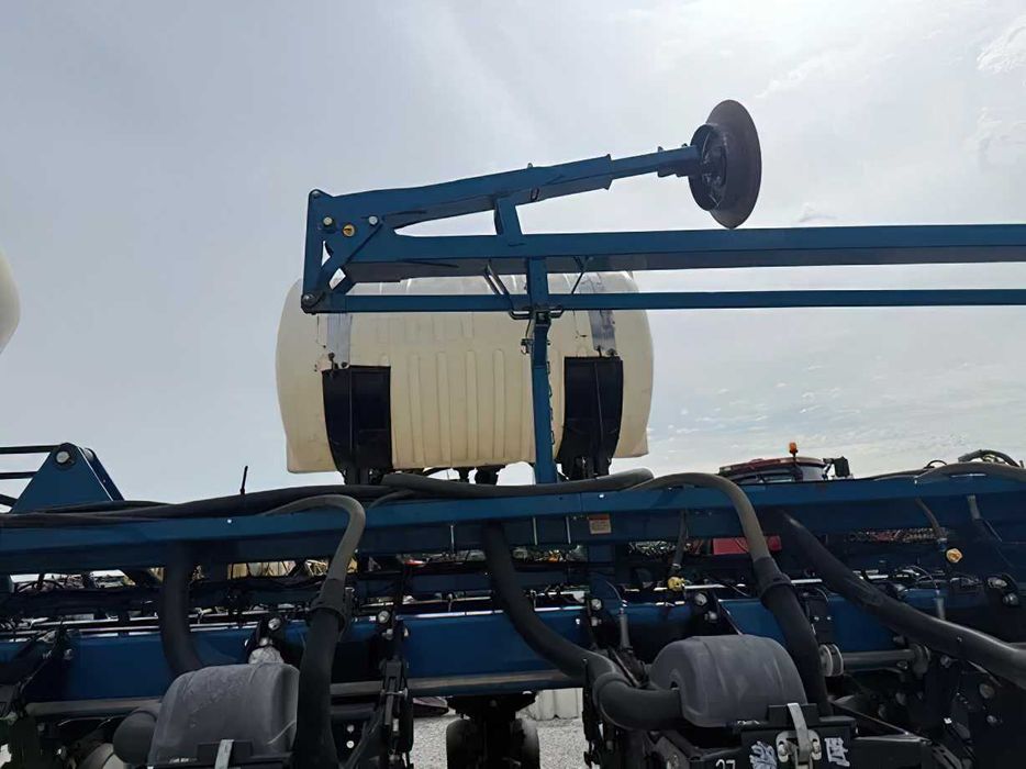 Kinze       3660 2010