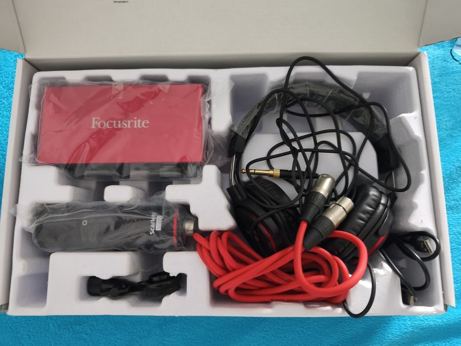 Vendo kit scarlett 2i2 studio 3rd