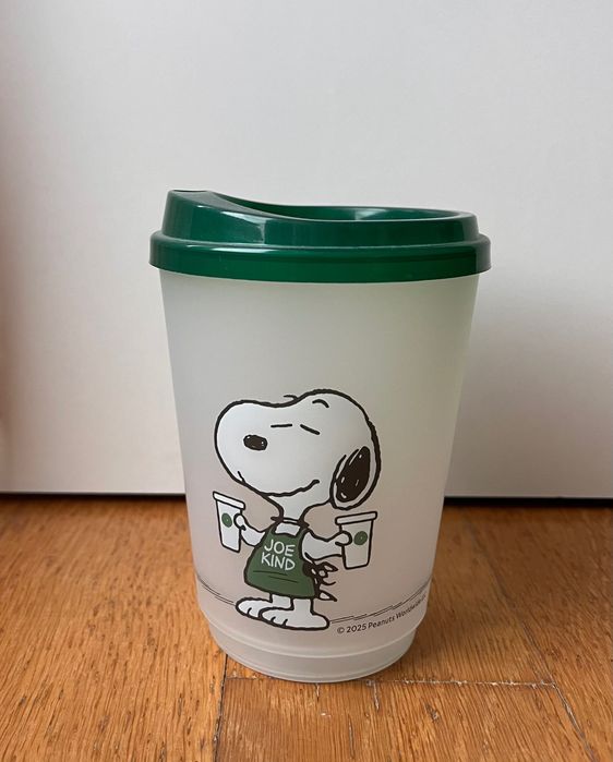 Plastikowy kubek Snoopy z pokrywka