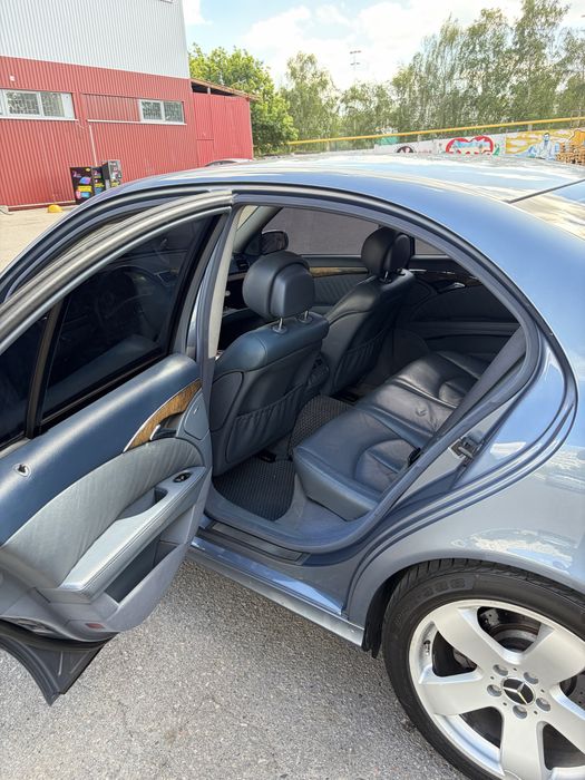 Mercedes-Benz E-Class W211