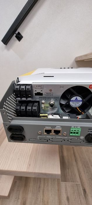 iнвертор гiбридный ESGSOLAX  6.2 кВт 48в 1фаза