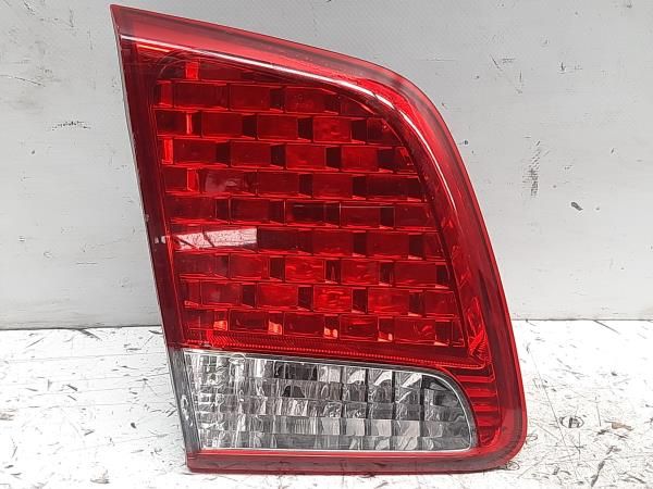 Farolim da mala direito KIA Sorento I (JC)