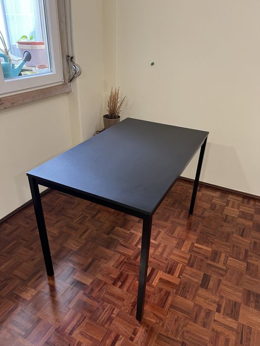Mesa ikea preta