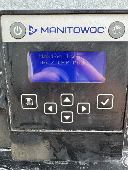 Льодогенератор Manitowoc 250 кілограм на добу кубикового льоду