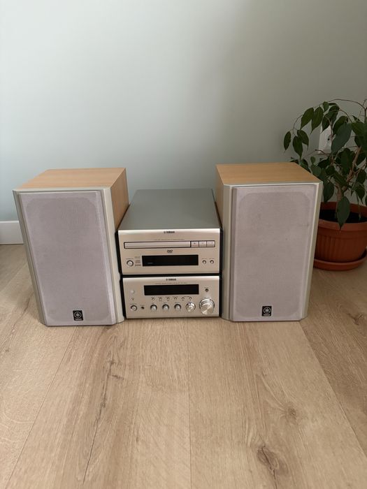 Mini wieża PianoCraft Yamaha model E810 plus 2 głośniki NX-E800.