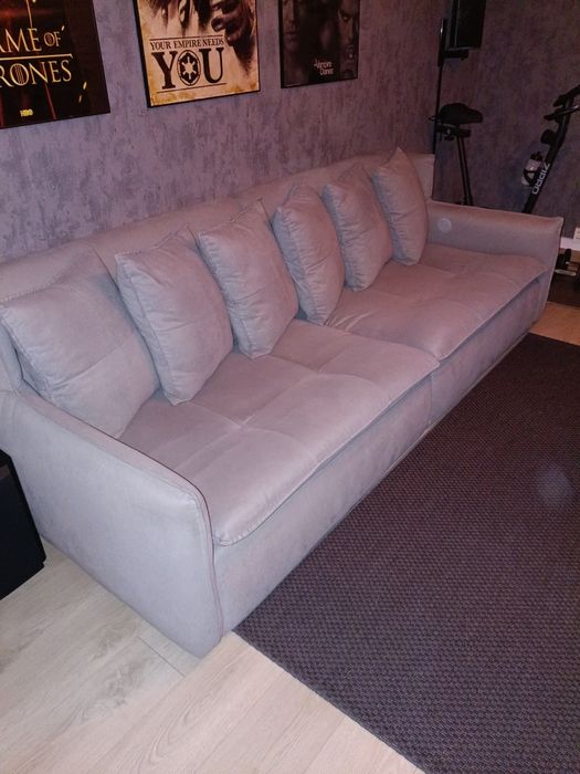 Sofa  do  salonu.