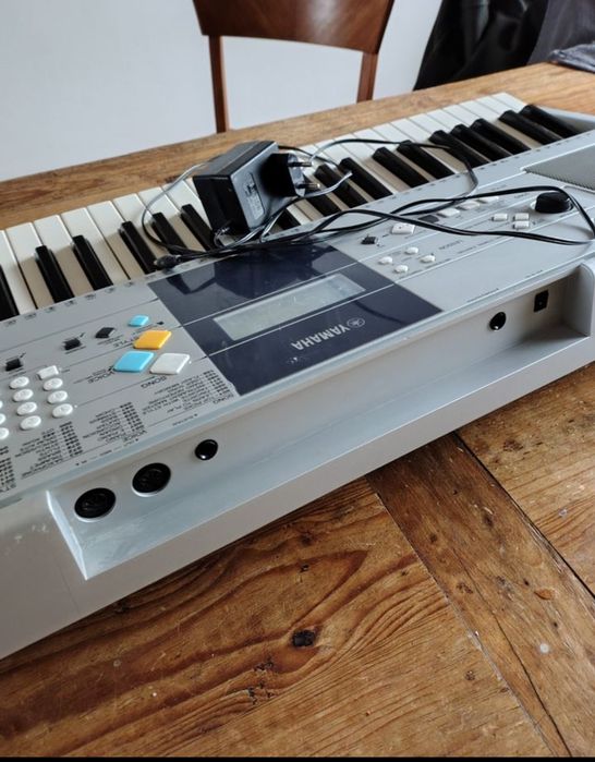 Синтезатор Yamaha PSR e 323