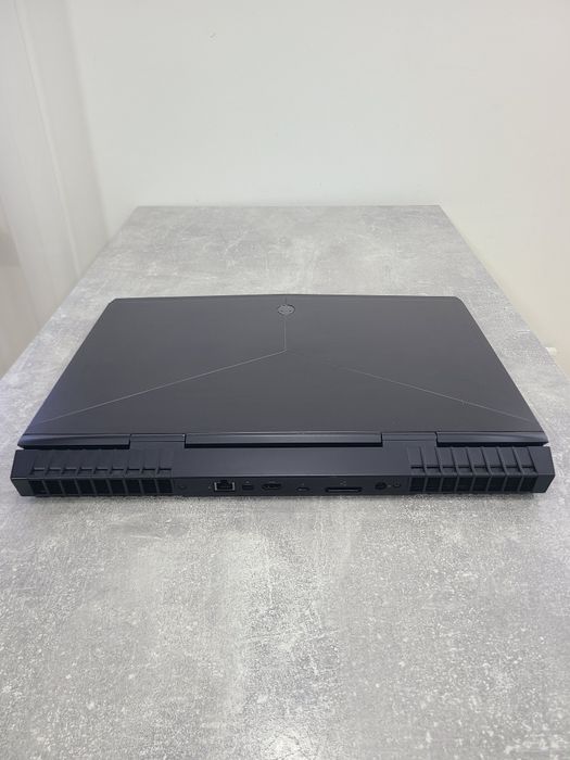 Alienware 17 R5 — GTX 1070 8GB VRAM / i7-8750H / 16 RAM / справжня олдскульна легенда