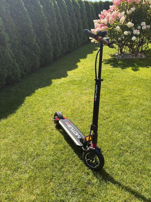 Hulajnoga elektryczna Motus 8.5 pro lite z ładowarką