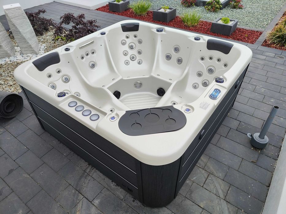 Nowe Jacuzzi całoroczne . Z możliwością podłączenia pieca na drewno
