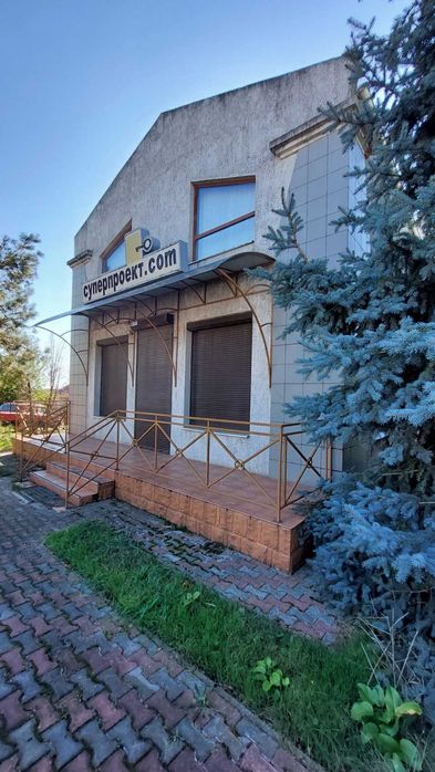 Продам офисное здание в центре с. Александровка