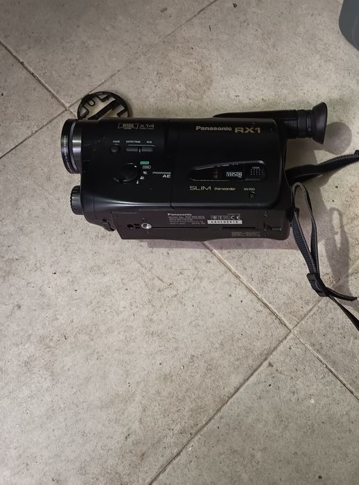 Câmara de vídeo Panasonic NV-RX7 Handycam com formato de fita VHS-C
