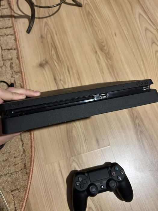 Konsola PlayStation 4 slim