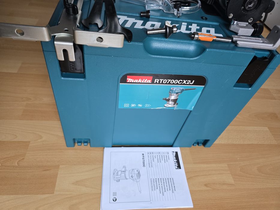 MAKITA RT0700C X2J Frezarka 230V RegulowaneObroty Walizka Ładna ZESTAW