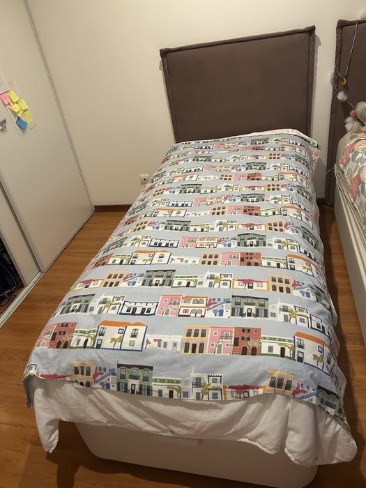 Cama de solteiro tipo “sommier” com colchao