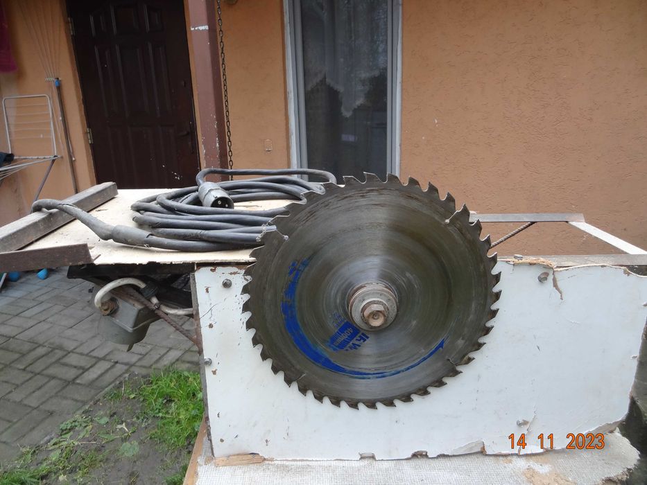 Krajzega z przesuwnym blatem