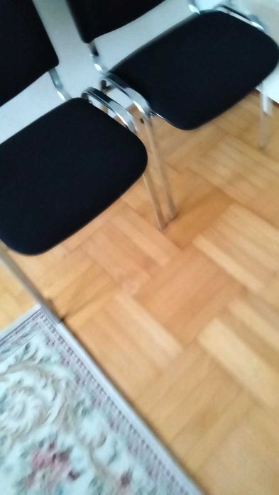 Krzesła biurowe i krzesła barmańskie