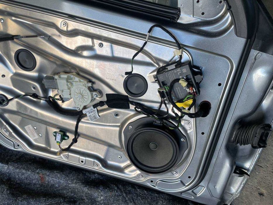 Дверь передняя левая водителя Mercedes W204 дверка передня ліва