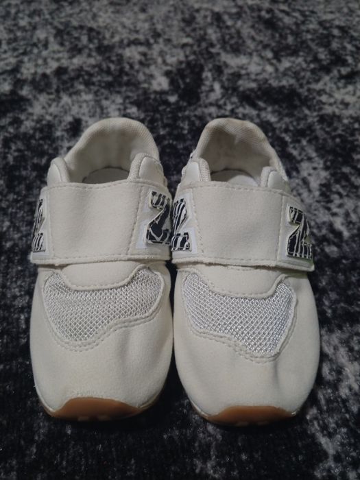 Кросівки  дитячі 22 та 24 розміру