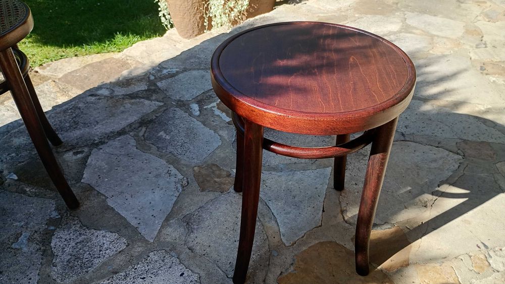 Thonet . Trzy gięte taborety, stołki  - okres PRL. Radomsko