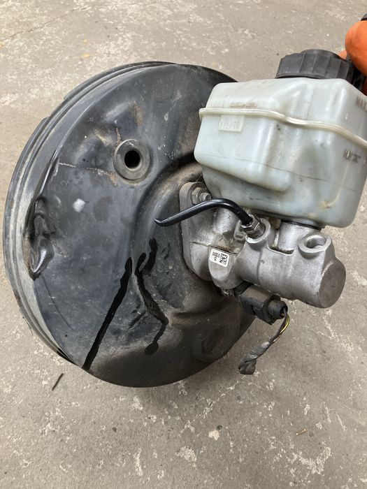 VW Passat B6 - serwo pompa hamulcowa