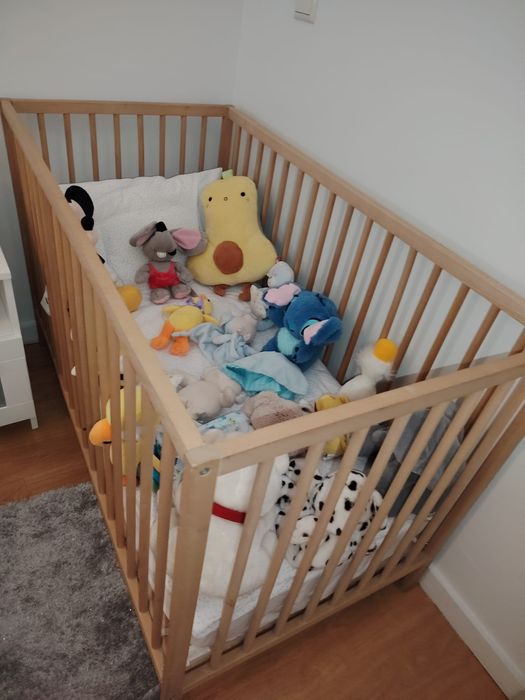 Berço de bebe com colchão como novo