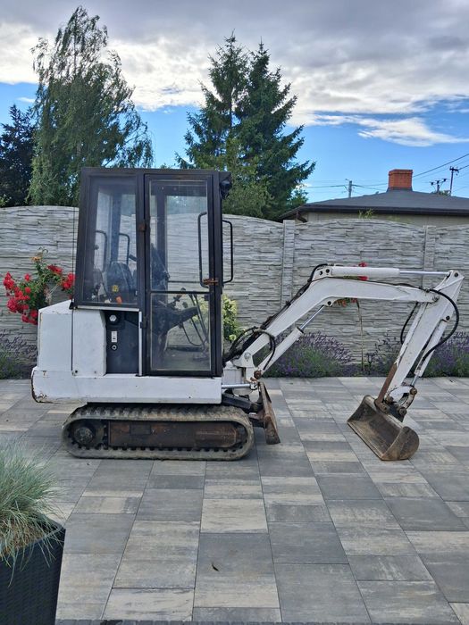 Minikoparka Bobcat x220, caterpillar cat liebherr jcb new holand
