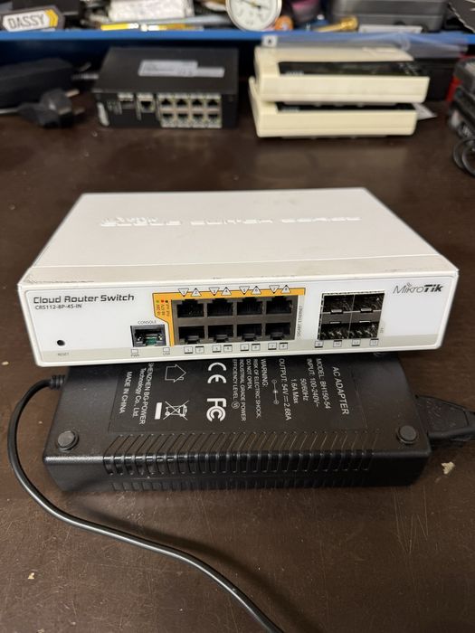 Switch Mikrotik CRS112-8P-4S-IN