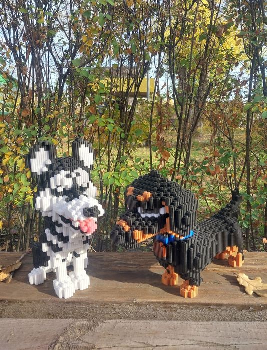 Конструктор  Такса, Хаскі з мікроблоків.  ( Bearbrick )
2000 деталей