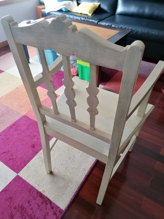 Cadeira antiga em branco