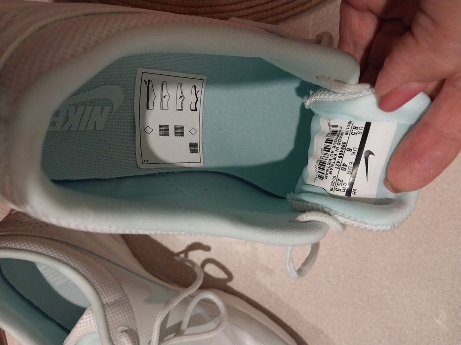 Кросівки   NIKE.