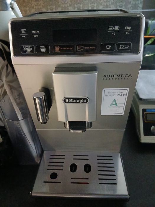 Продаю кавомашину Delonghi бв