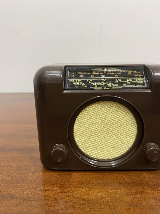 Mini rádio a pilhas.