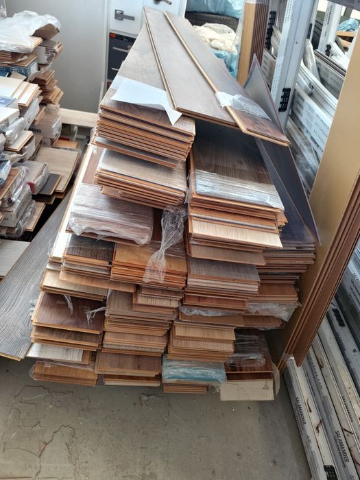 Panele podłogowe,wystawowe / końcówka kolekcji