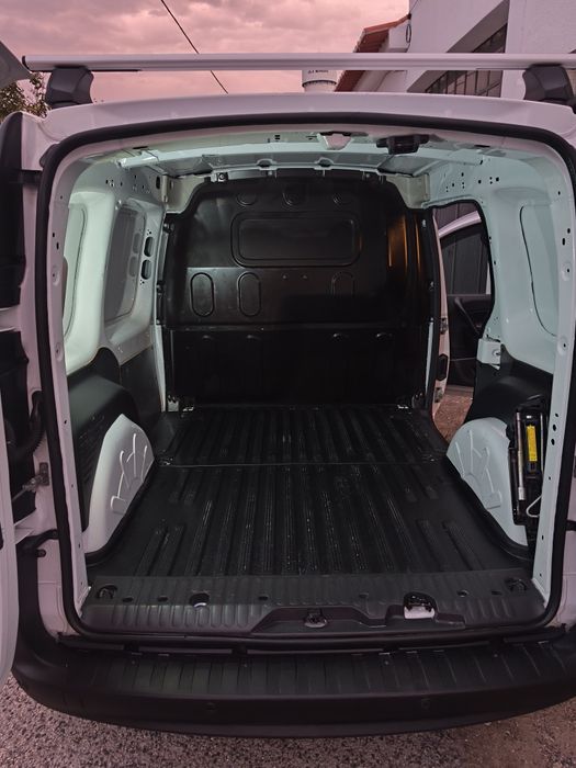 Kangoo Elétrica ZE Etech 33Kw 2020 IVA DEDUTIVEL