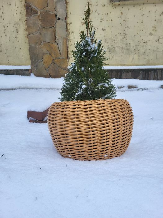 Кашпо зі штучного ротангу