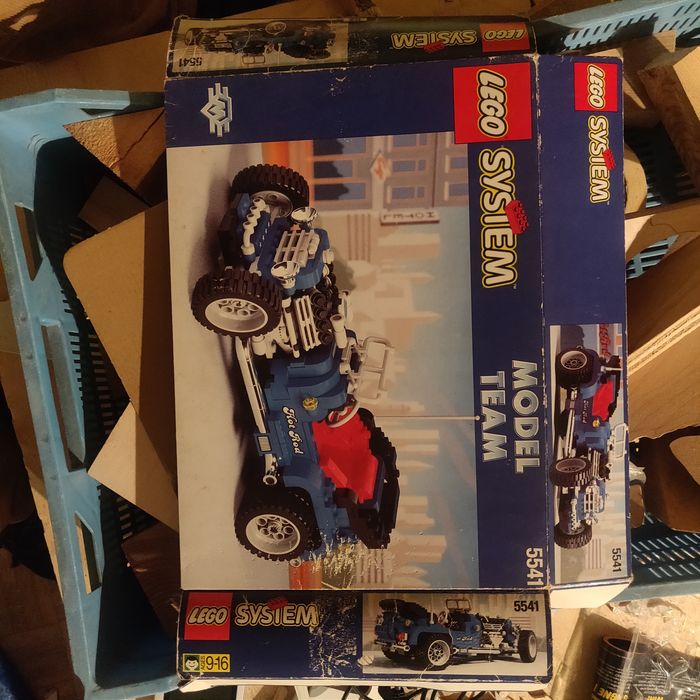 Pudełka  lego  różne