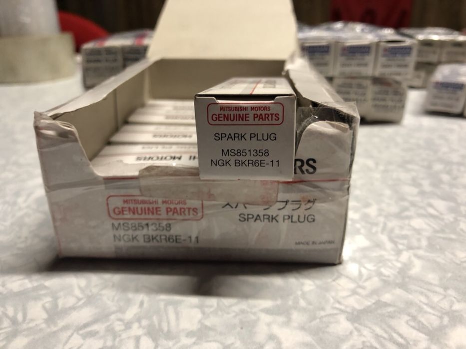 Свечи 100%оригинал MITSUBISHI-MS 851728,MS 851417