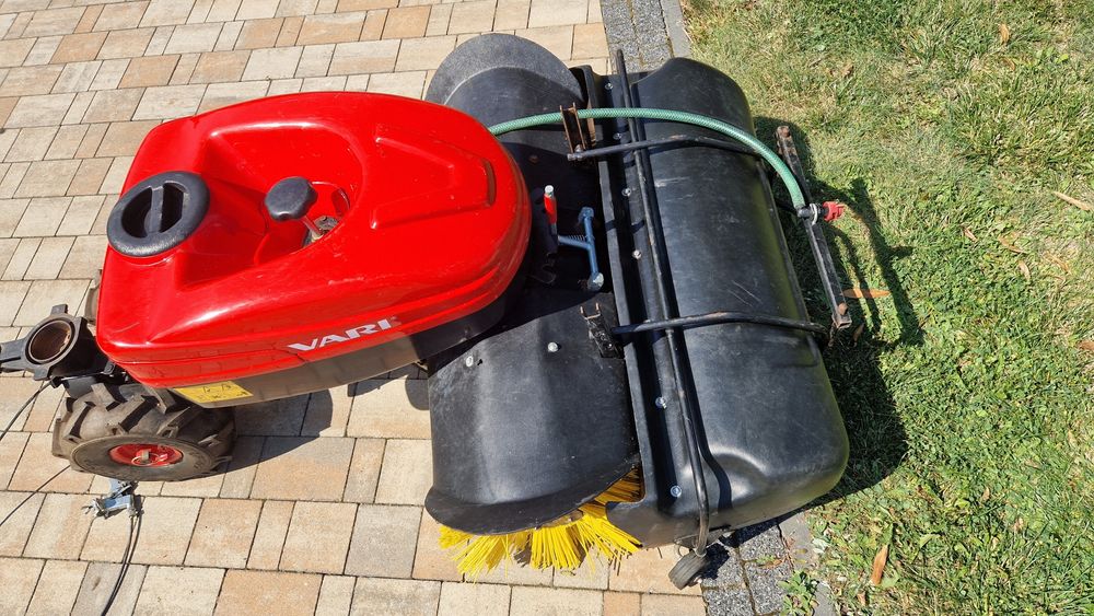Zamiatarka Vari z koszem i przekładnią