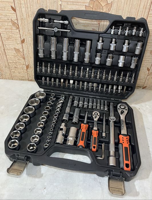 Набір інструментів → Dnipro-M ULTRA 110 на 110 предметів