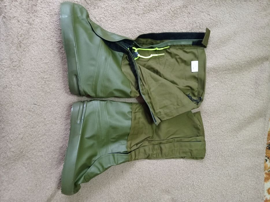 Бахіли на берці та дощовик-пончо(Англія)