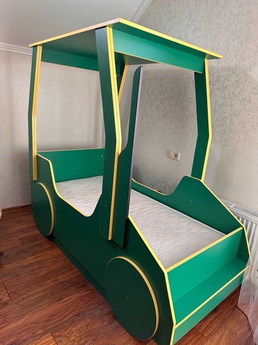 Дитяче ліжко "Трактор" б/в