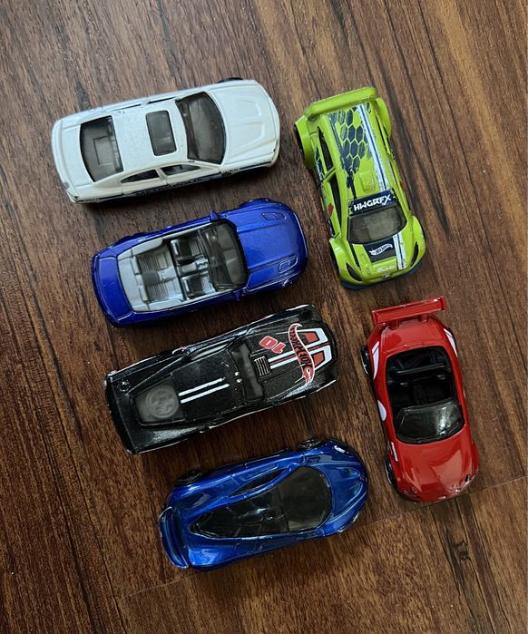 Машинки hotwheels