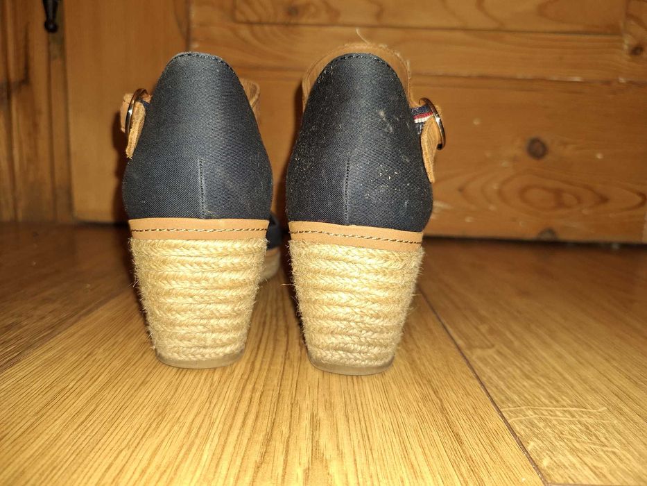 TOMMY FILFIGER Sandały roz 38 granat