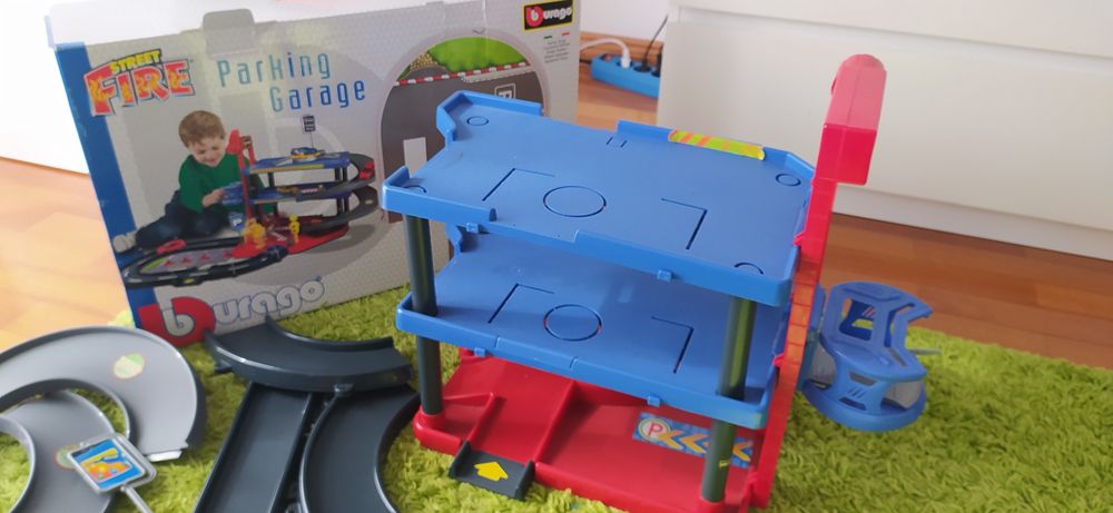 Burago street fire parking garage