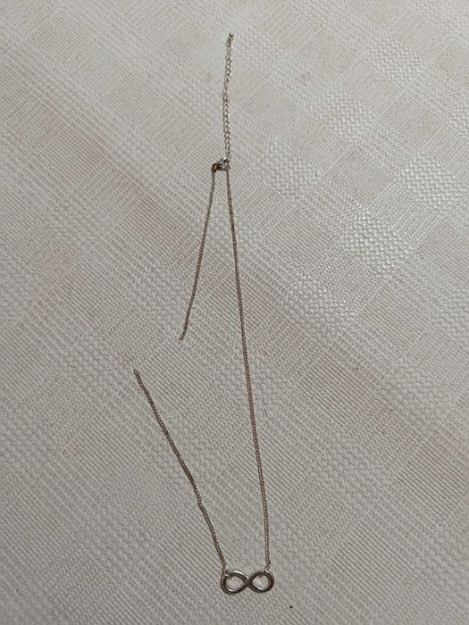 Colar com Pendente Infinito Prateado