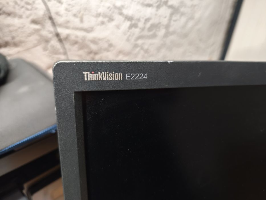 Monitor LCD  do biura, pracy nauki dla dziecka