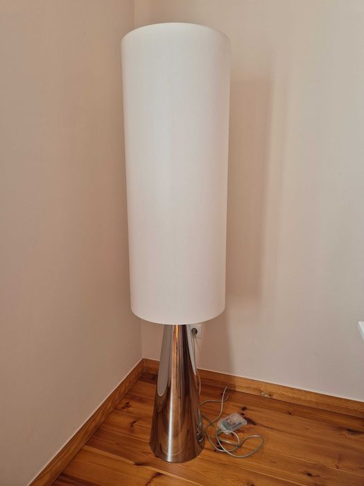 Lampa stojąca podłogowa